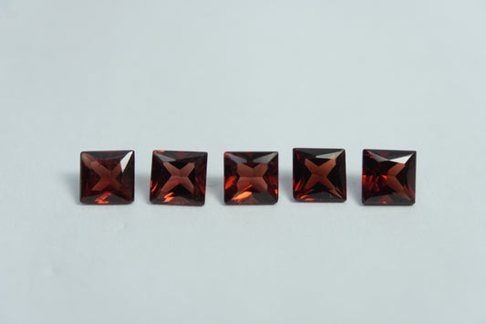3.25ct Garnet 5mm