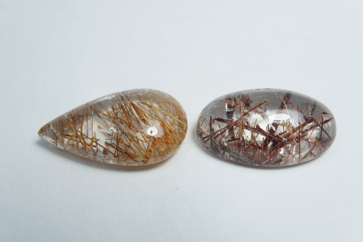 29.70ct Quartz with inclusion cabochon 21x13mm / 23x14mm