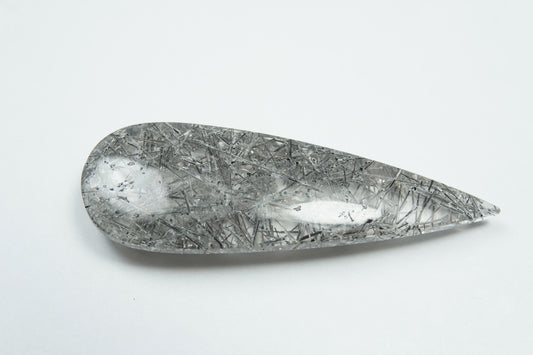 29.68ct Quartz with inclusion 45x15mm