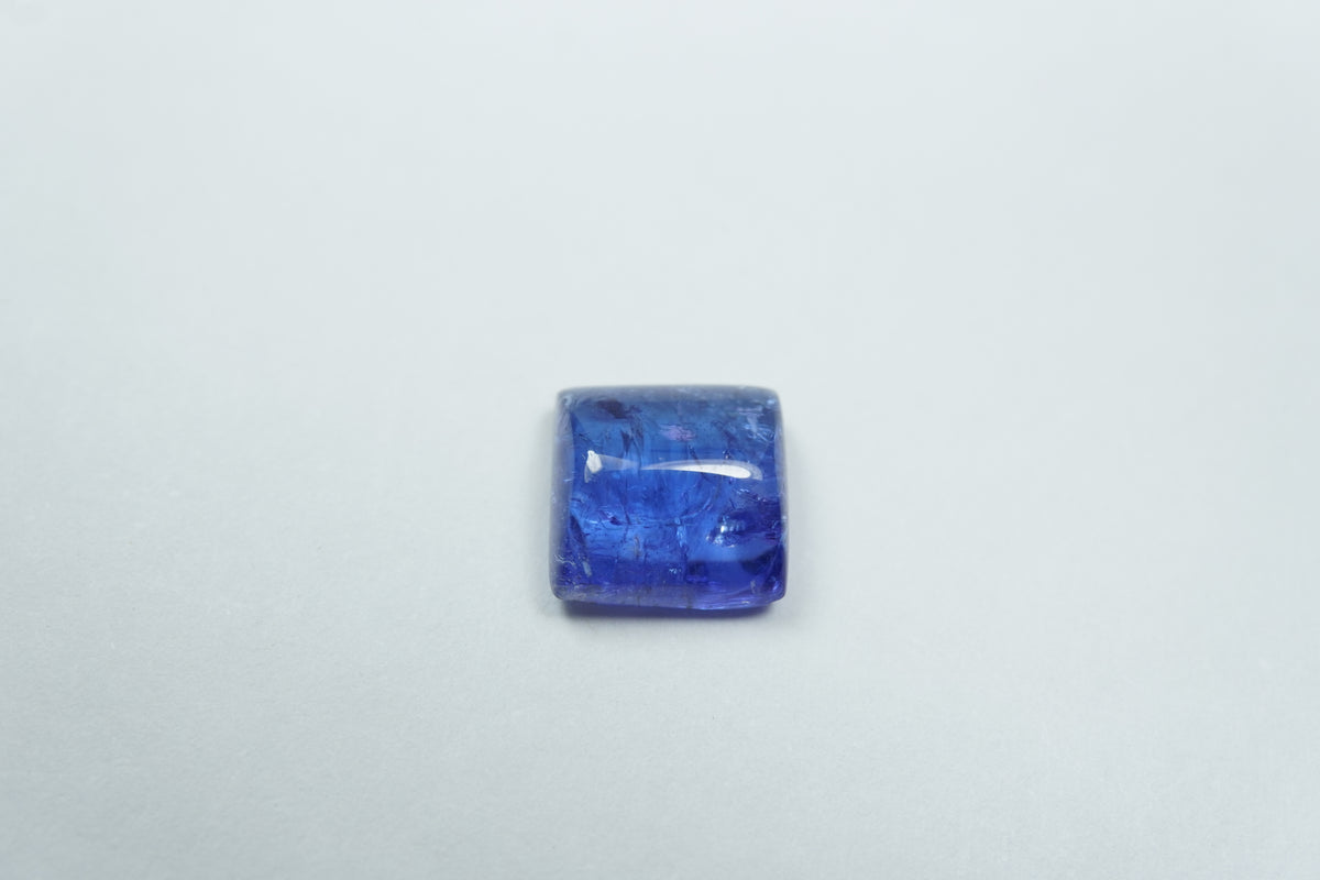 3.85ct Tanzanite cabochon 9mm