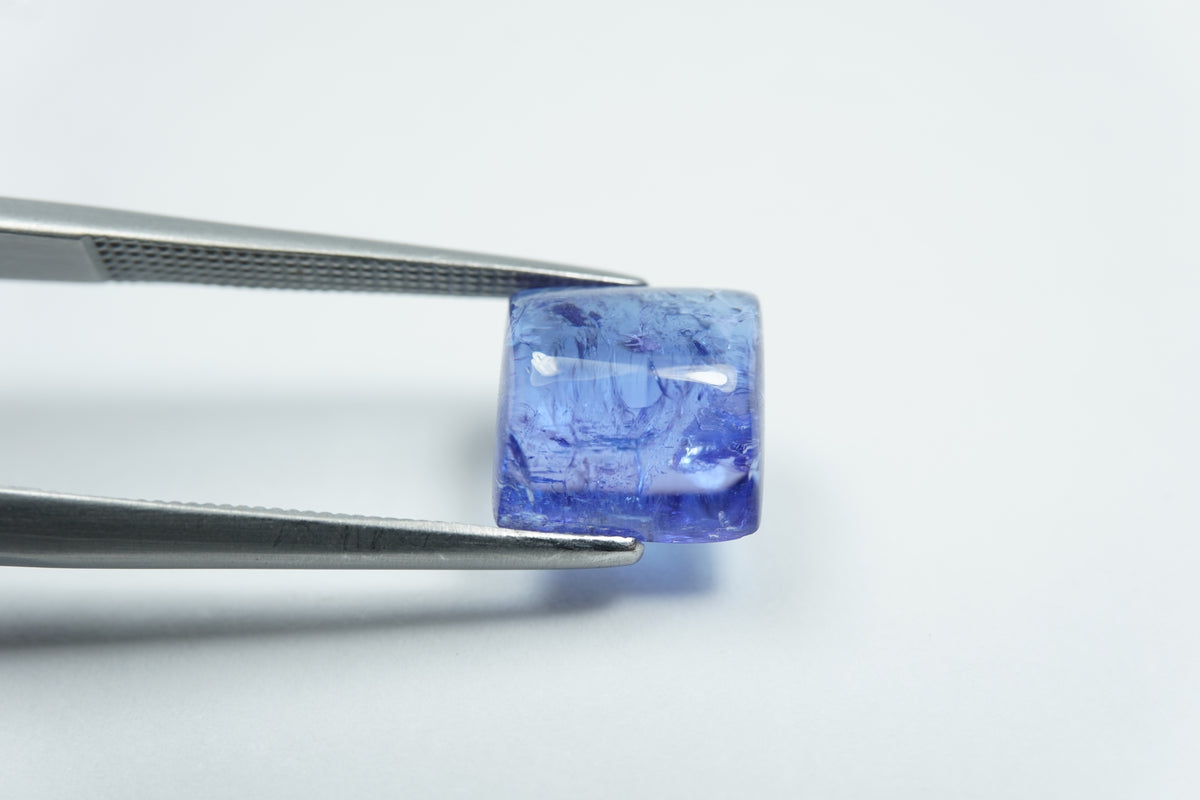 3.85ct Tanzanite cabochon 9mm