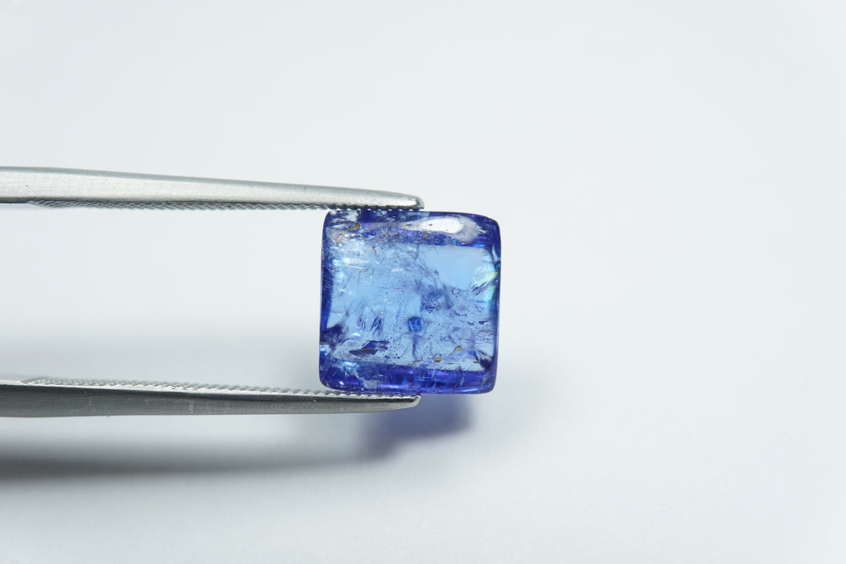 3.85ct Tanzanite cabochon 9mm