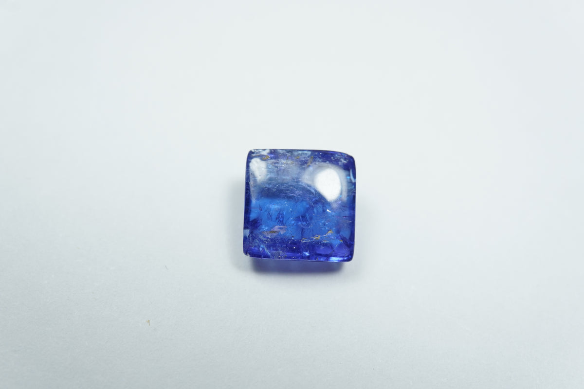 3.85ct Tanzanite cabochon 9mm