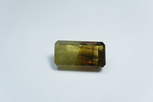 8.85ct Chrysolite bicolor 15x8mm