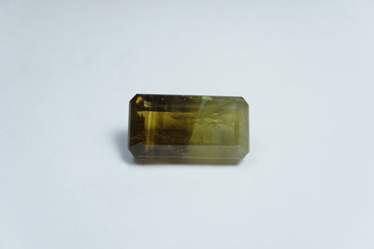 8.85ct Chrysolite bicolor 15x8mm
