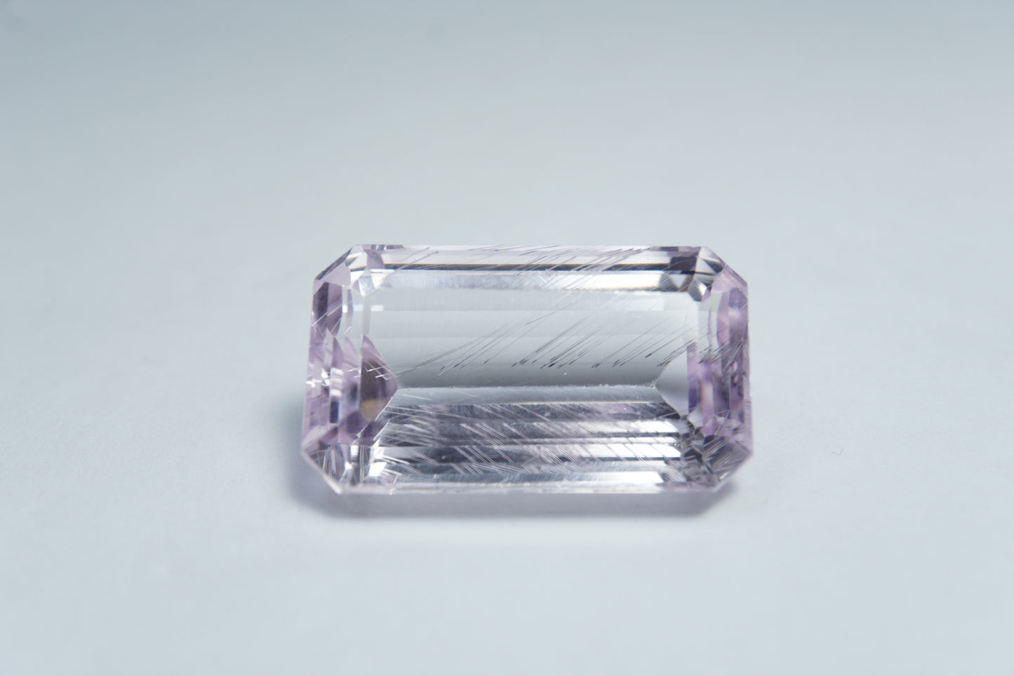 25.50ct Kunzite with needle 23x13mm