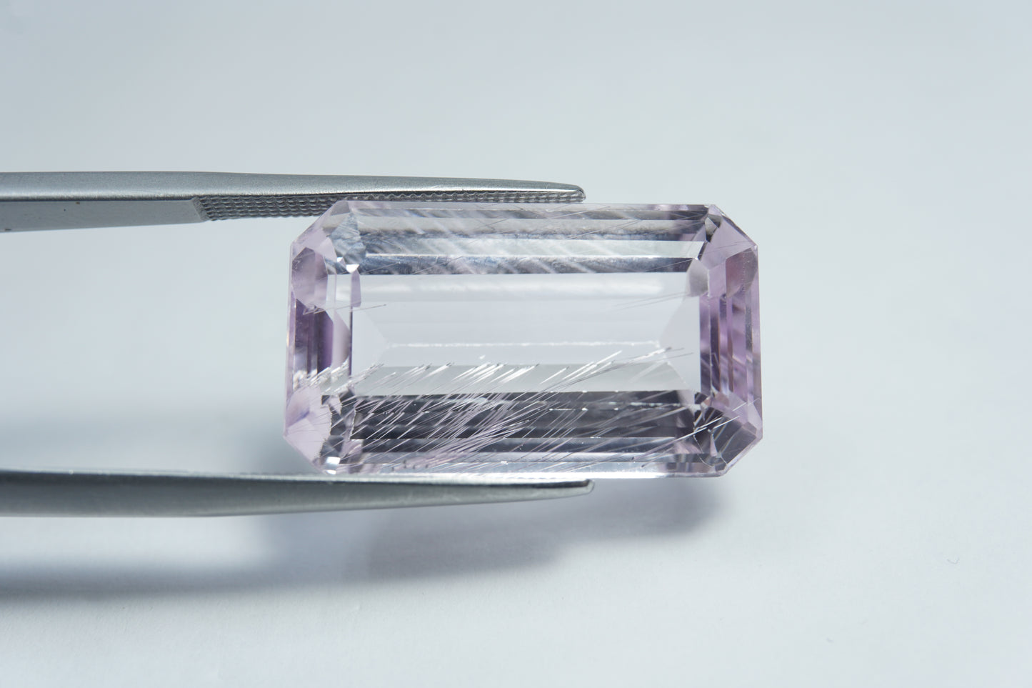 25.50ct Kunzite with needle 23x13mm