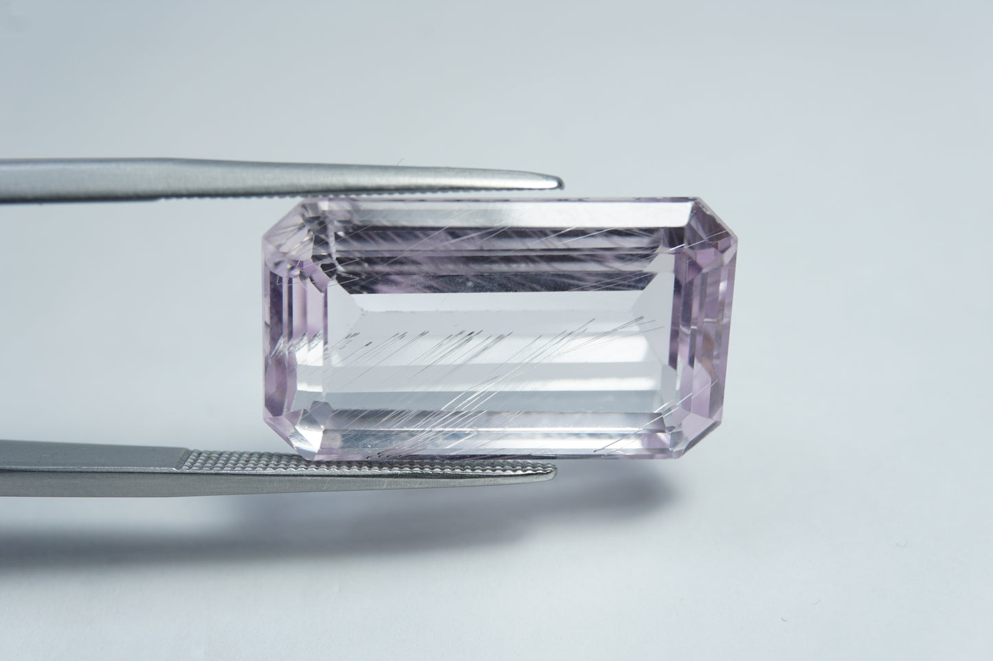 25.50ct Kunzite with needle 23x13mm