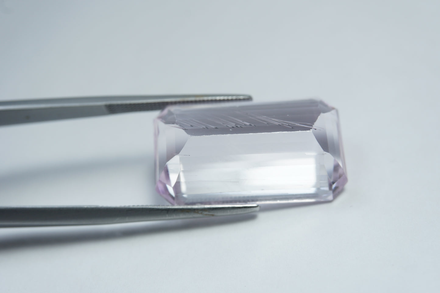 25.50ct Kunzite with needle 23x13mm