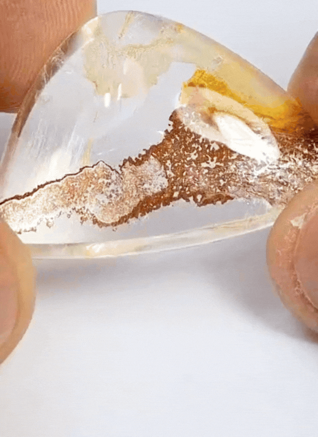 43ct Quartz With Inclusion 33x20mm