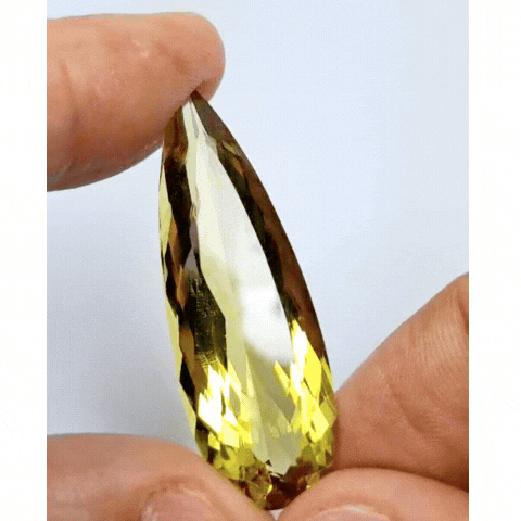 35.30ct Green Gold 44x15mm
