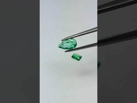 0.93ct Emeralds 8.5x5mm / 5.5x4mm