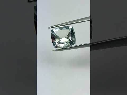 5.89ct Topaz sky 10.5x10mm