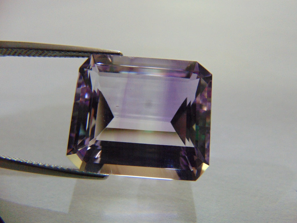 24.80ct Amethyst (Bicolor)