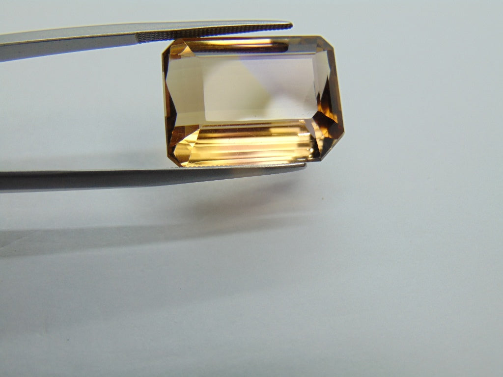 27.30ct Citrine Bicolor 21x16mm