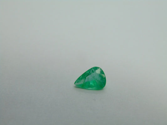 0.95ct Emerald 9x6mm