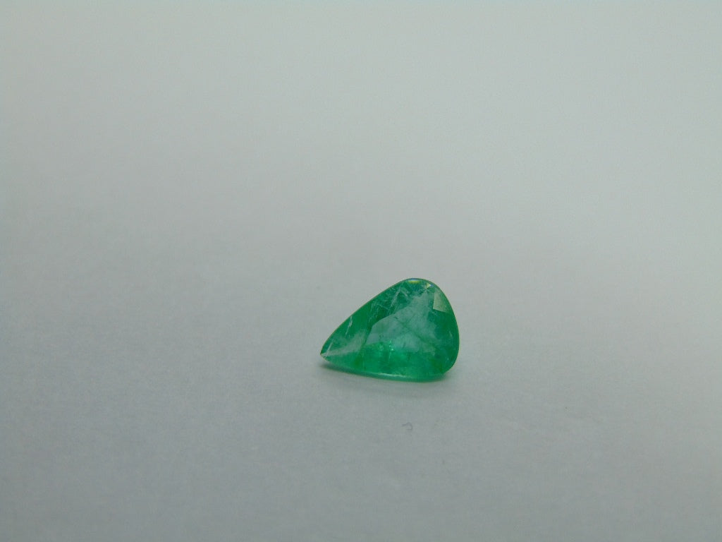 0.95ct Emerald 9x6mm