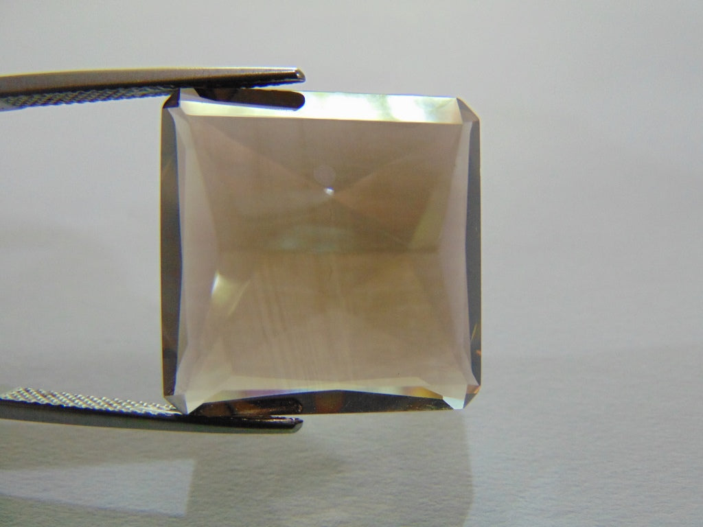 32.60ct Quartz (Smoky)