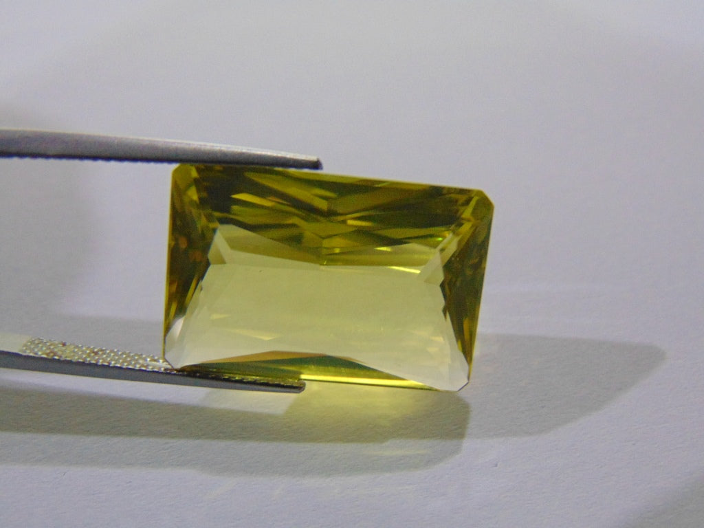 16.80ct Quartz (Green Gold)