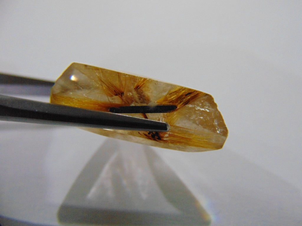 24.10ct Quartz With Rutile 22x19mm